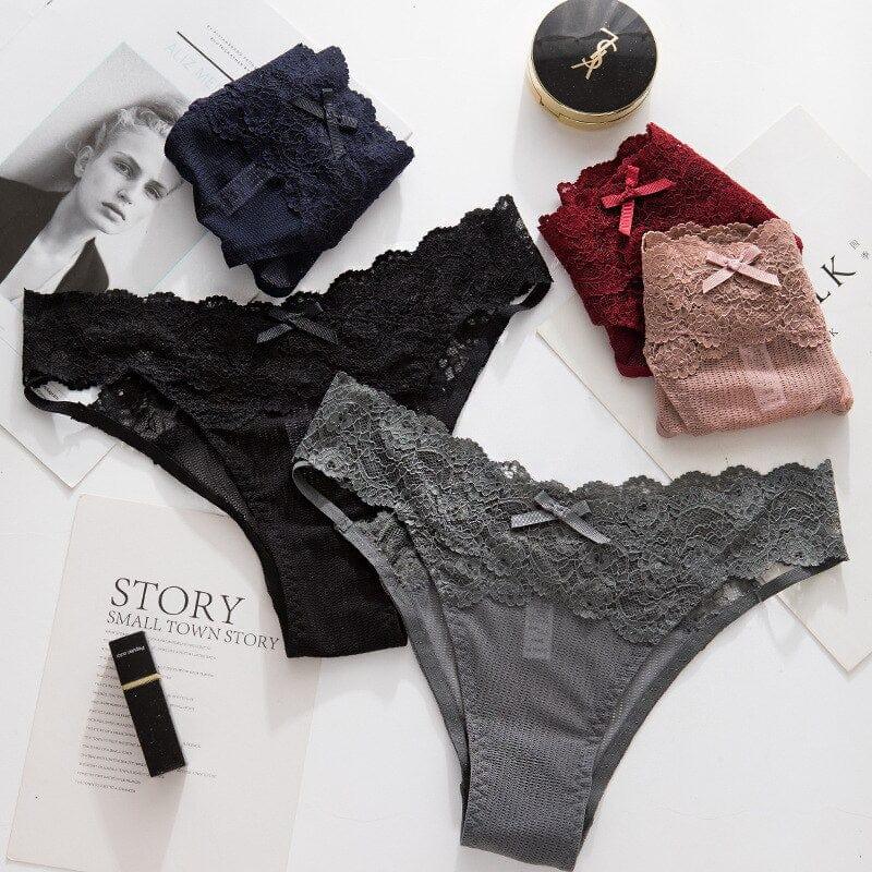 Klasyczne Figi Z Koronkowymi Elementami I Małą Kokardką