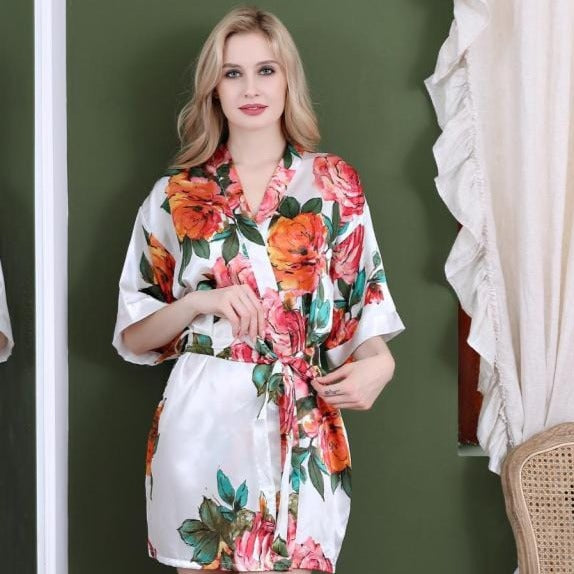 Satynowy Peniuar W Kwiatowe Wzory