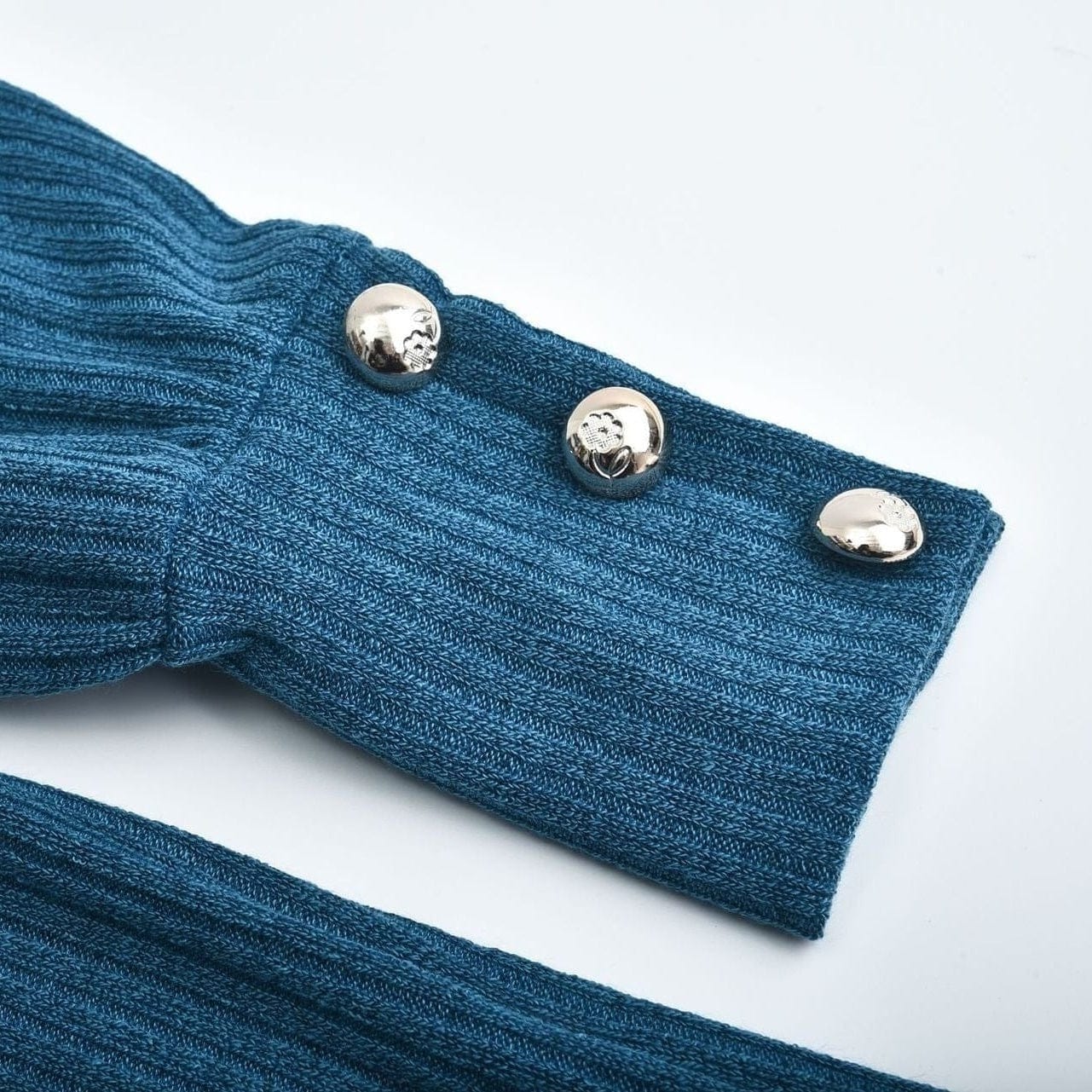 Sweter Z Dekoracyjnymi Mankietami