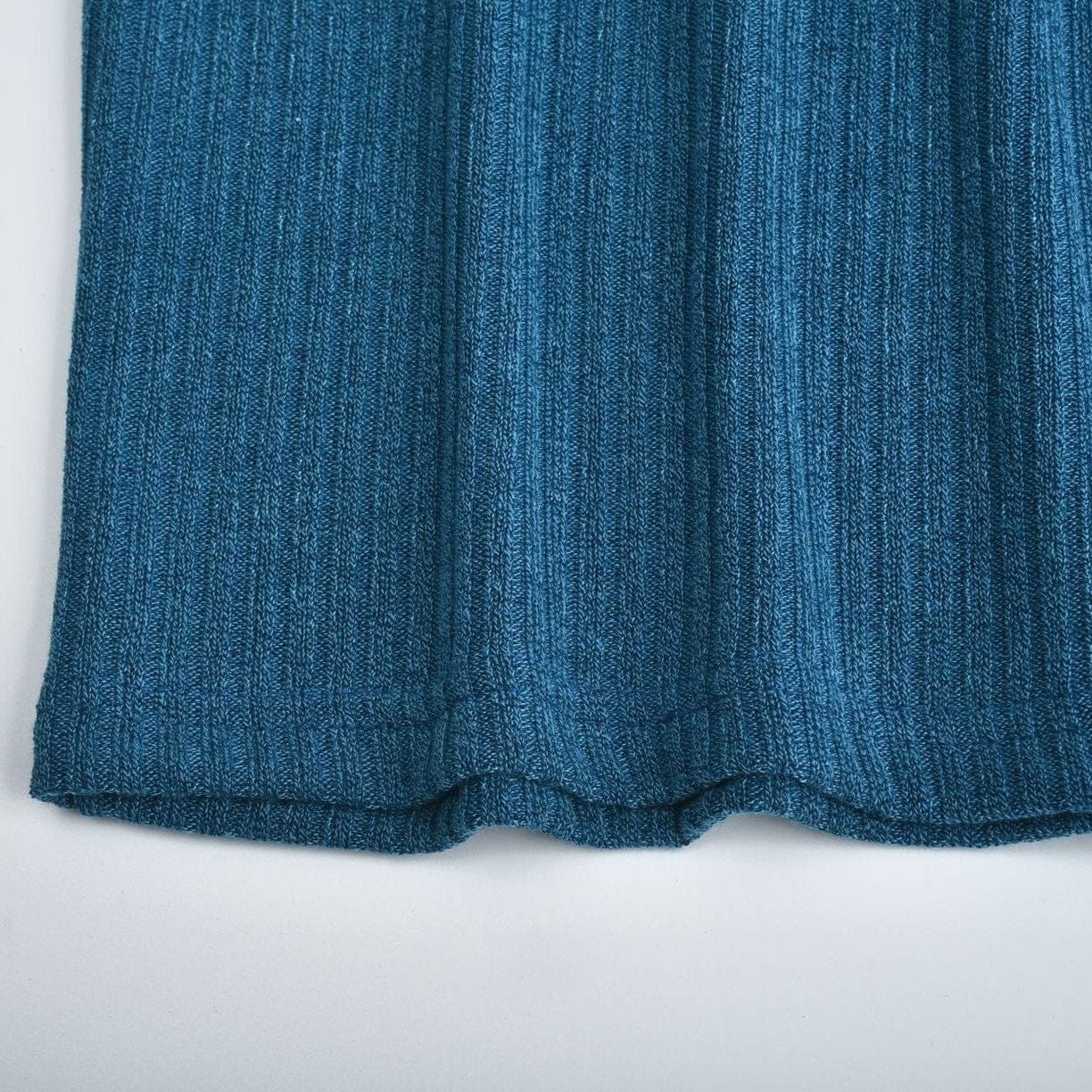 Sweter Z Dekoracyjnymi Mankietami