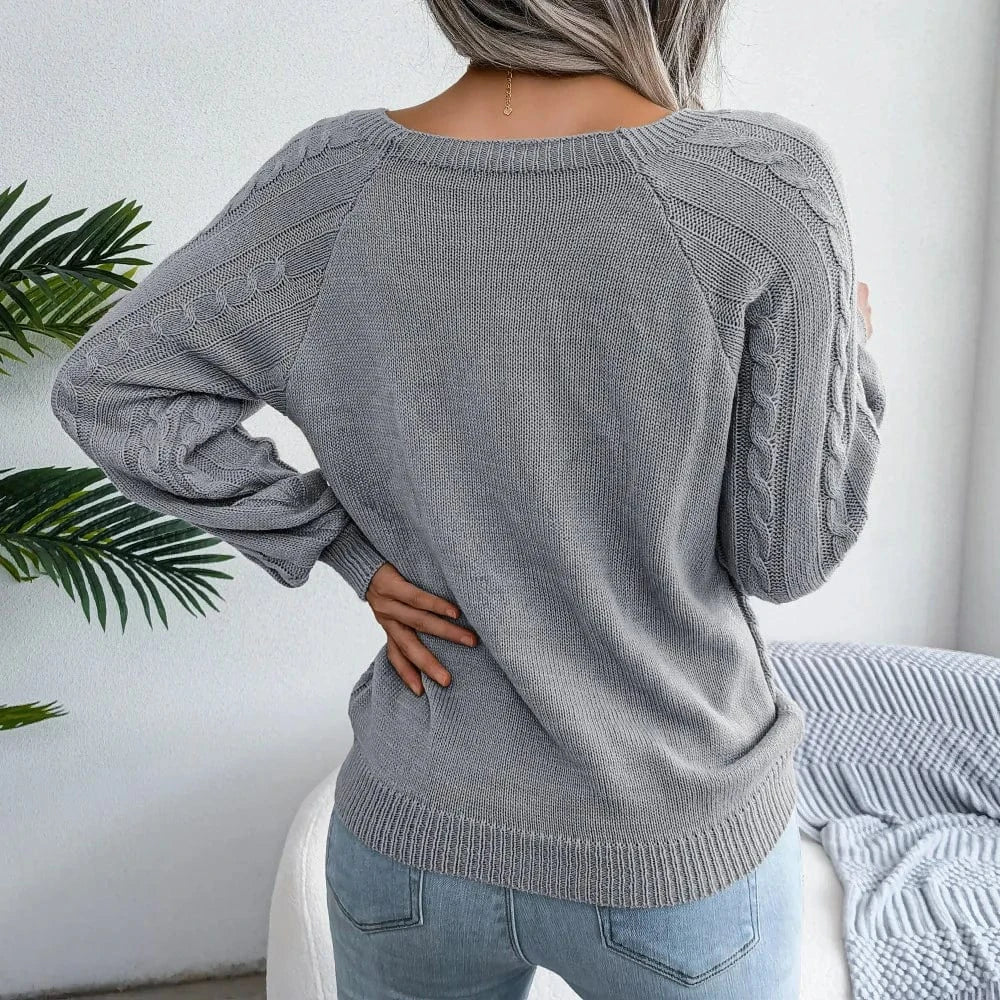 Sweter Z Warkoczykowym Splotem I Guziczkami