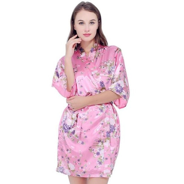 Satynowy Peniuar W Kwiatowe Wzory